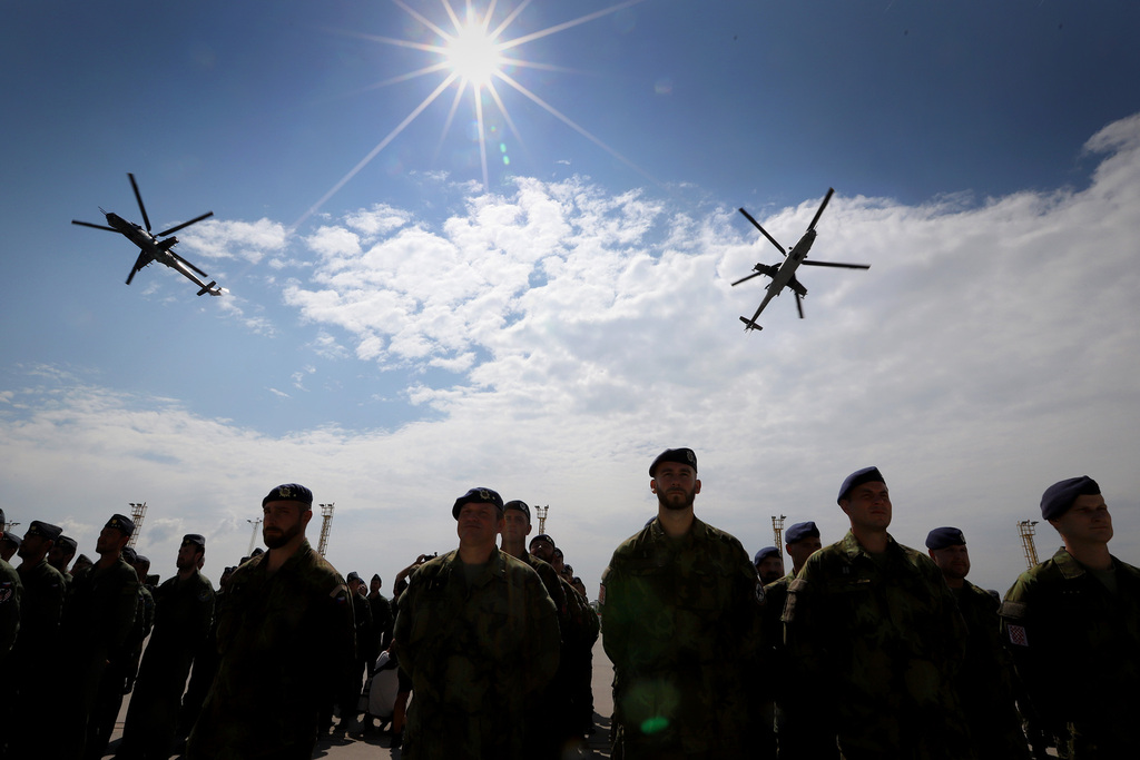 Ministryn obrany a f armdy slavnostn pevzali nov americk vrtulnky, dal dva stroje dnes piltly
