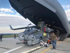 22. zkladna vrtulnkovho letectva dnes dostala z USA tak prvn vceelov vrtulnk UH-1Y Venom. Dohromady tak u m tyi nov americk vrtulnky systmu H-1. 