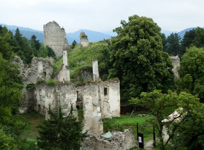 Prodává se Sklabinský hrad Na Slovensku je k prodeji hrad s pozemky