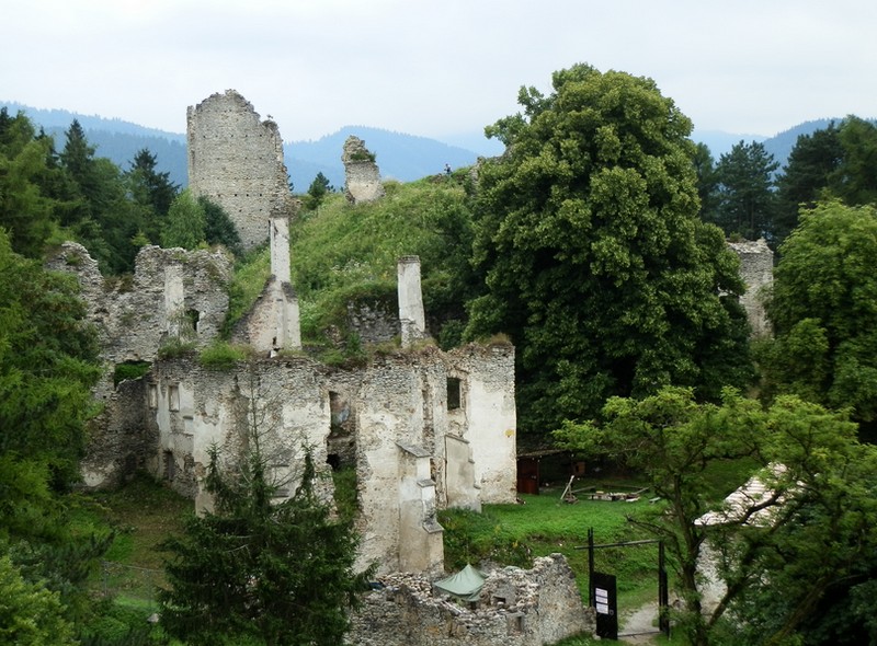 Na Slovensku je k prodeji hrad s pozemky