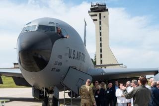Let velvyslanc lenskch zem NATO na vojenskou zkladnu USA Spangdahlem
