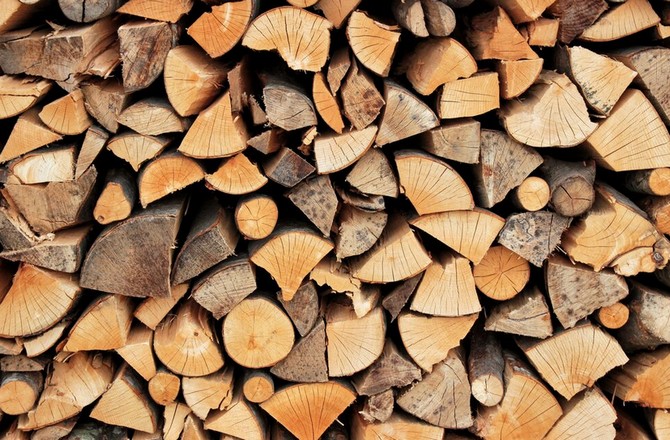 K topení se doporučují tvrdé druhy dřeva