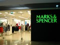 Marks & Spencer propust sedm tisc lid, prodejci odv vyklzej i tuzemsk obchodn centra  boj se podzimn vlny koronavirov pandemie. I ei se pesouvaj k online nakupovn