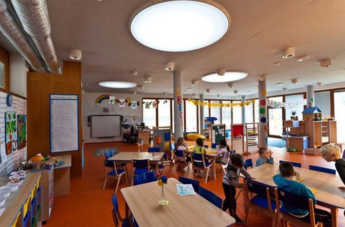 Školy přivádí do budov více denního světla