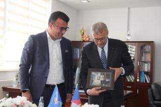 ? Nmstek ministra zahraninch vc esk republiky Martin Dvok navtvil Kosovo 
