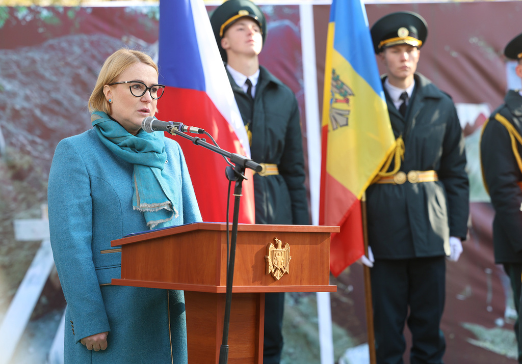 Ministryně Černochová jednala v Moldavsku o obranné spolupráci a odhalila obnovený památník legionářů