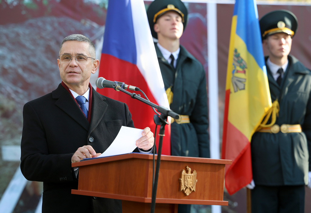 Ministryně Černochová jednala v Moldavsku o obranné spolupráci a odhalila obnovený památník legionářů