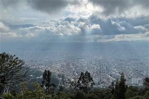 Hlavn msto Kolumbie Bogot le 2 640 m n. m. v poho And, ije zde 8 milion obyvatel (foto: Martin Same)