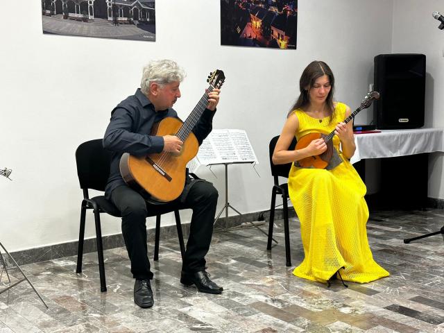 Kytarov duo Vladislav Blha & Tania Drobysh opt v Mexiku