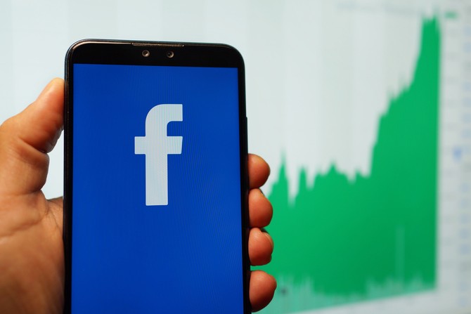 Facebook a rst ceny akcie