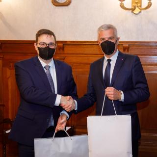 Ministr Lipavsk uskutenil svou prvn zahranin pracovn cestu do Bratislavy