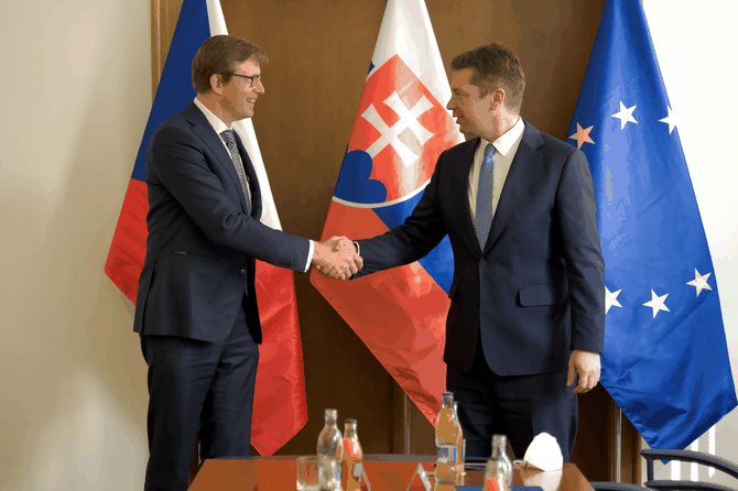 Dopravn spojen mezi R a Slovenskem pat mezi nae priority, ekl ministr v Bratislav