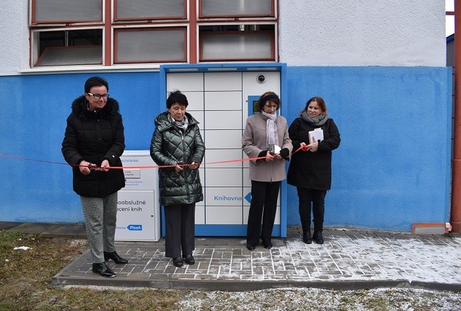 Prvn vdejn bibliobox v Plzni u je v provozu. Funguje nonstop