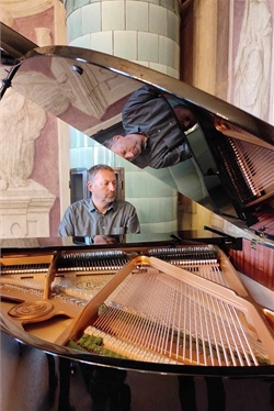Již brzy zazní v Libeňském zámku tóny nového klavíru
