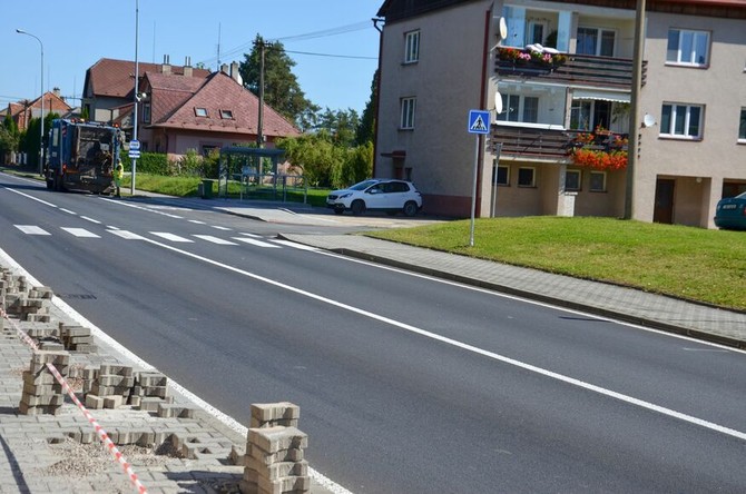 Opravy silnic v Albrechticch nad Orlic a Borohrdku spn pokrauj
