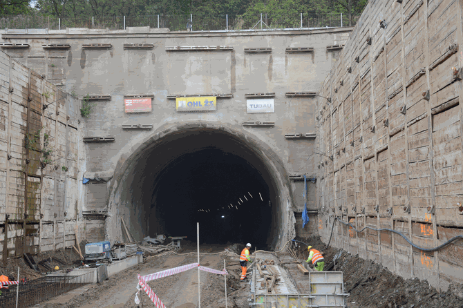 Sprva eleznic a DB Netz vybraly projektanta Krunohorskho tunelu