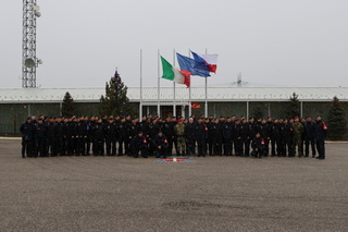 et vojent policist jsou soust jednotky italskch karabinir.